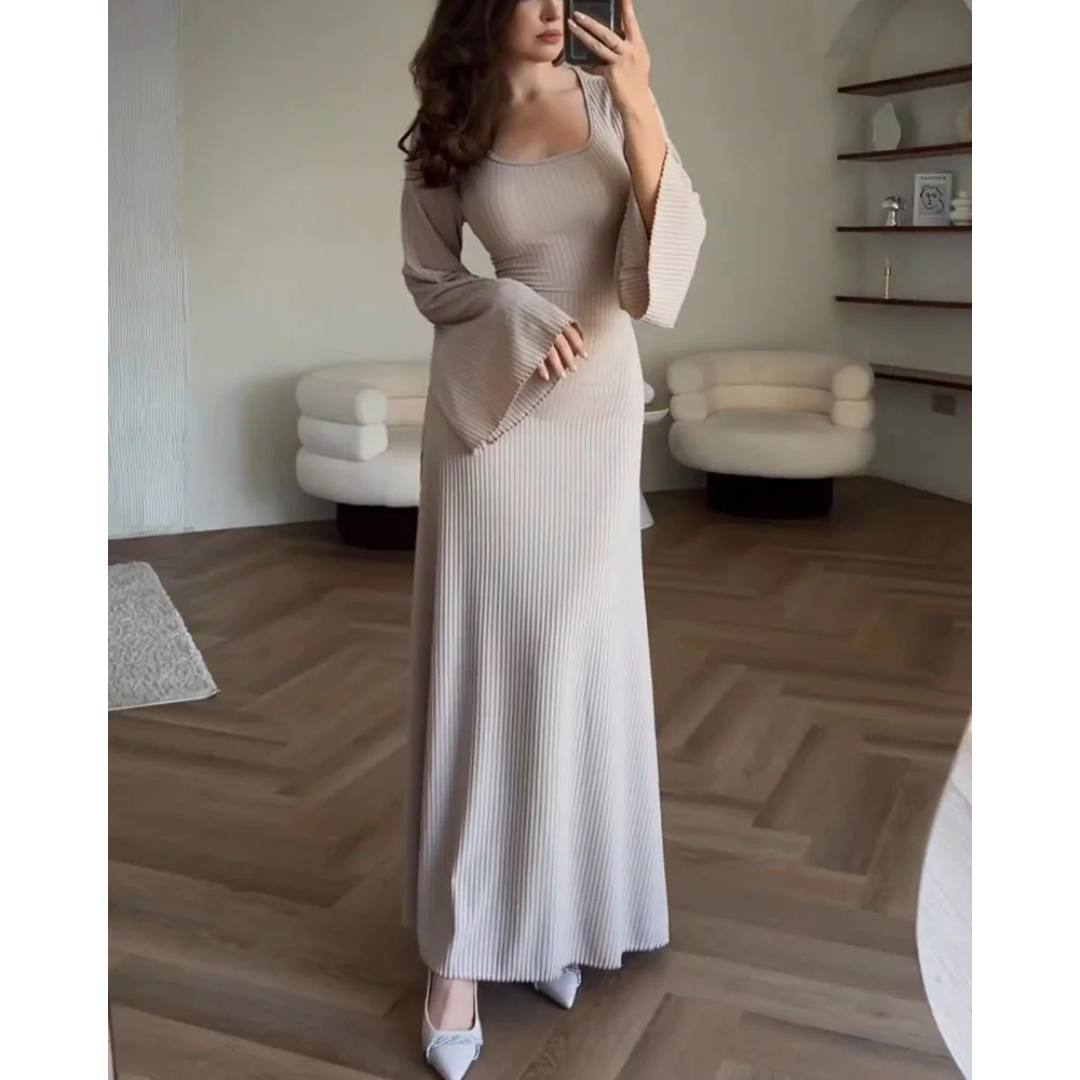 Robe en tricot côtelé pour femmes avec des manches évasées | Maxi