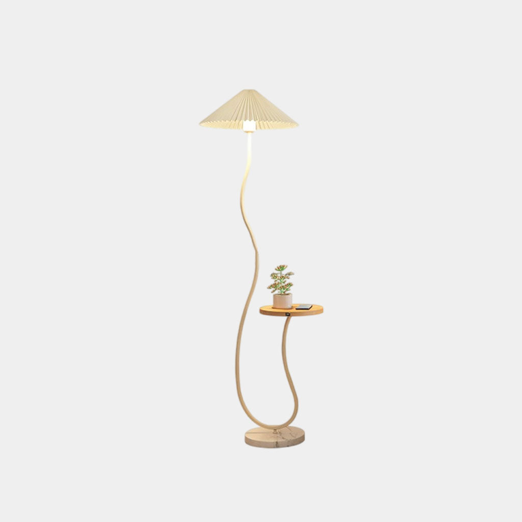 Lampadaire crème avec abat-jour en tissu courbé et table