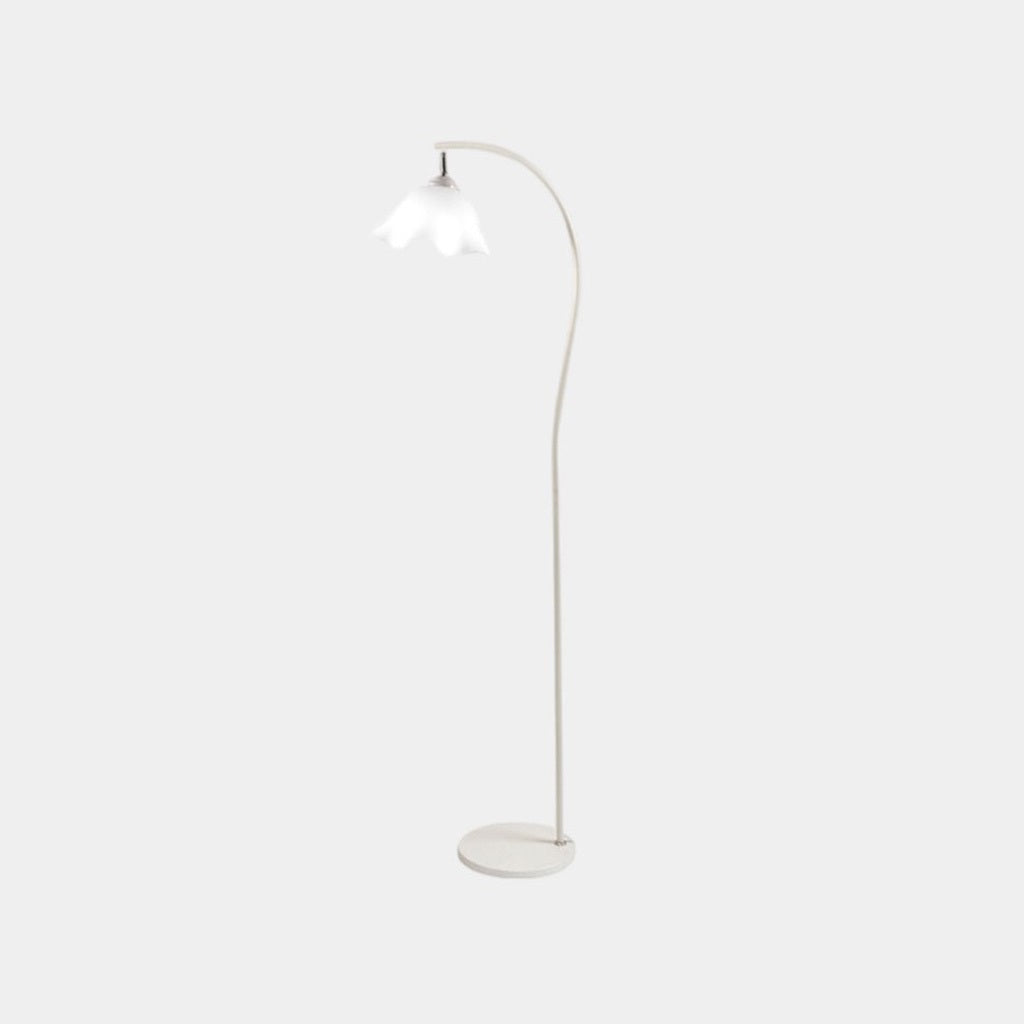 Lampadaire élégant en crème avec arc en fer à fleurs blanches