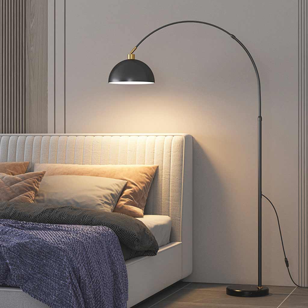Lampadaire moderne en arc avec dôme de pêche, noir / or