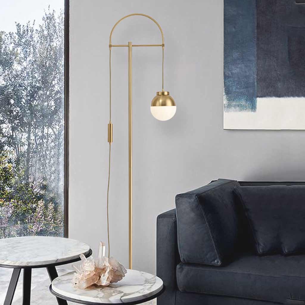 Lampe sur pied en fer doré avec globe en verre courbé nordique