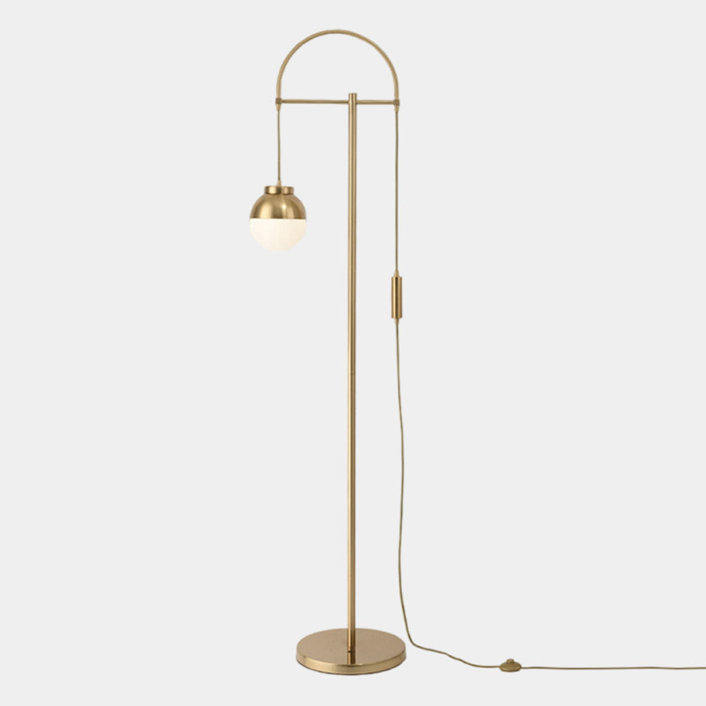 Lampe sur pied en fer doré avec globe en verre courbé nordique