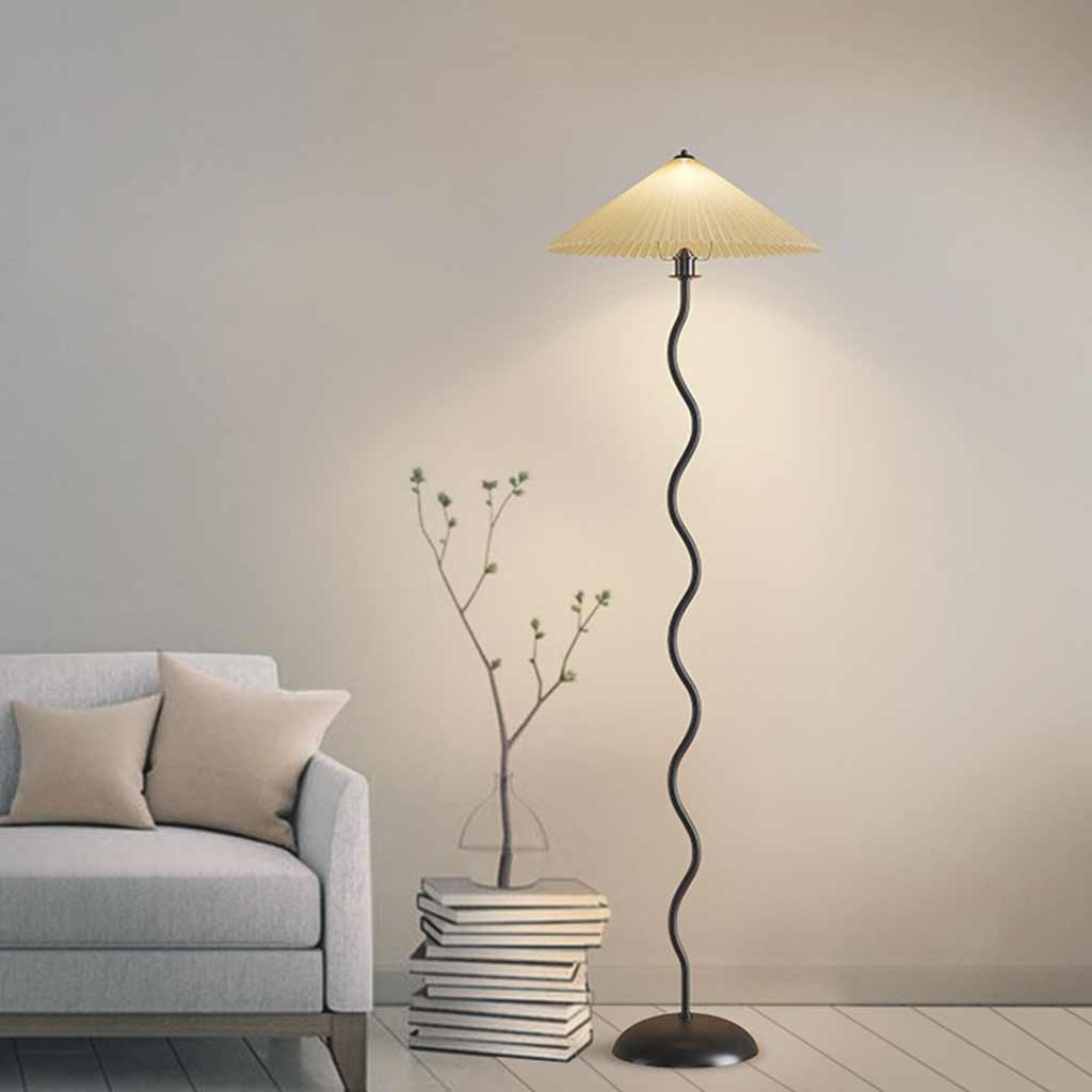 Lampe sur pied vintage ondulée avec abat-jour en tissu blanc plissé