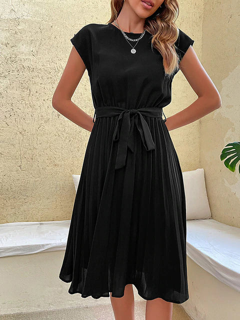 Ciara | Robe mini plissée à manches courtes
