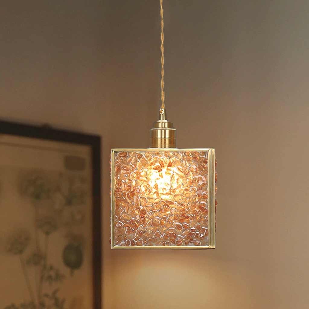 Suspension lumineuse colorée en laiton avec cristaux en forme de cube carré