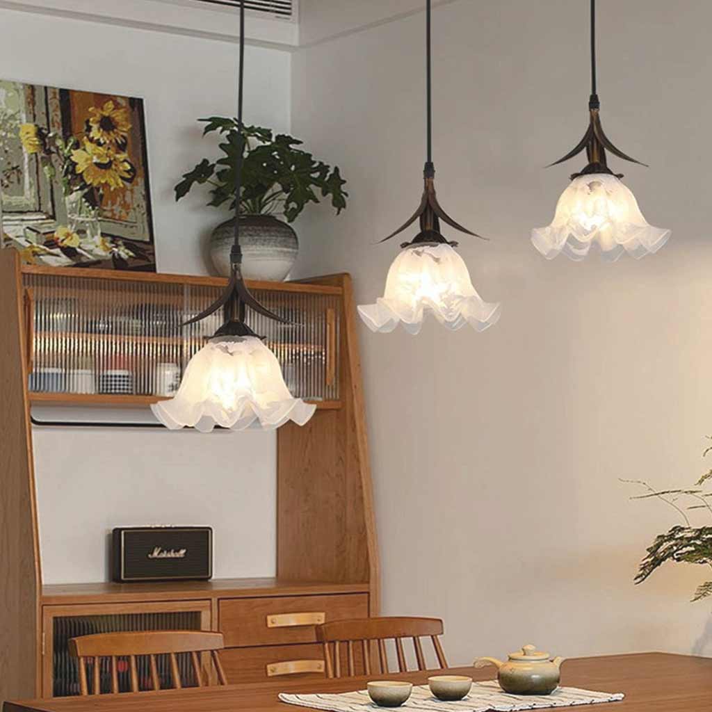 Suspension contemporaine en bronze avec verre blanc en forme de fleur