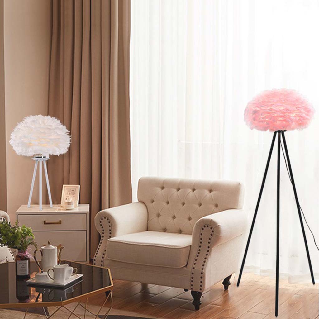 Ensemble de lampes sur pied et de lampes de table avec abat-jours en plumes d'oie, blanc/rose