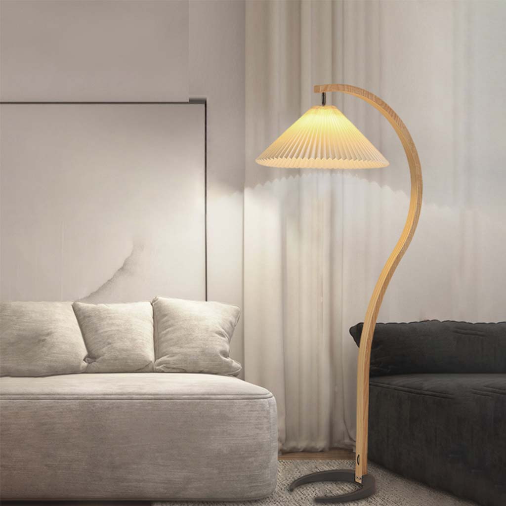 Lampadaire moderne courbé avec abat-jour plissé, bois et fer