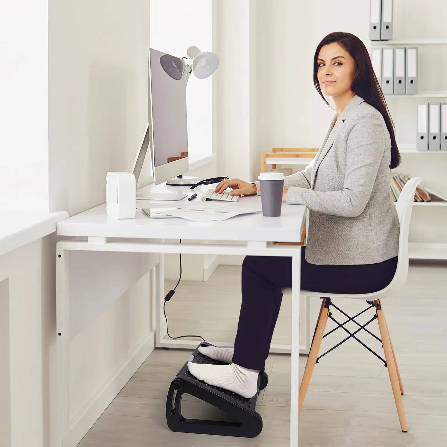 Repose-pieds sous le bureau