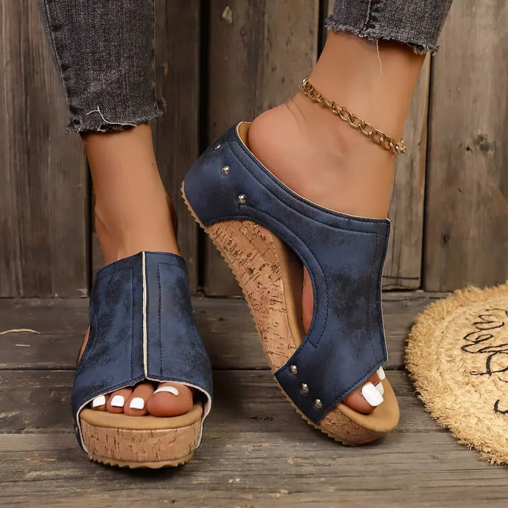 Sandales à talons compensés cloutées pour femmes