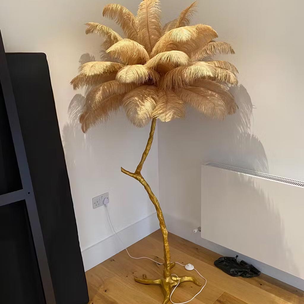 Lampe de sol en plumes d'autruche en forme d'arbre, résine