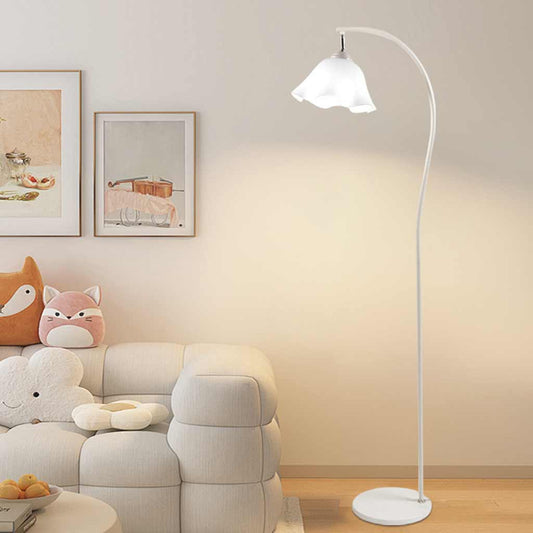 Lampadaire élégant en crème avec arc en fer à fleurs blanches