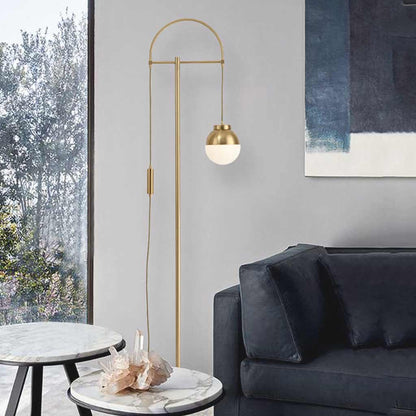 Lampe sur pied en fer doré avec globe en verre courbé nordique
