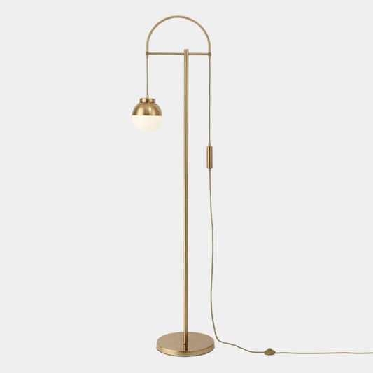 Lampe sur pied en fer doré avec globe en verre courbé nordique