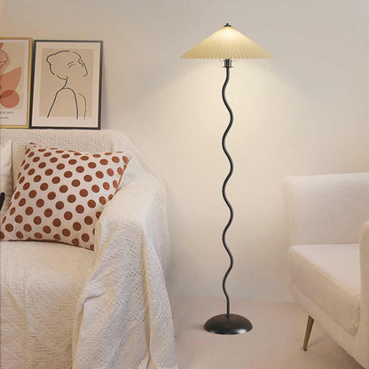 Lampe sur pied vintage ondulée avec abat-jour en tissu blanc plissé