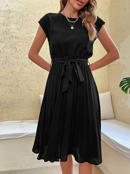 Ciara | Robe mini plissée à manches courtes