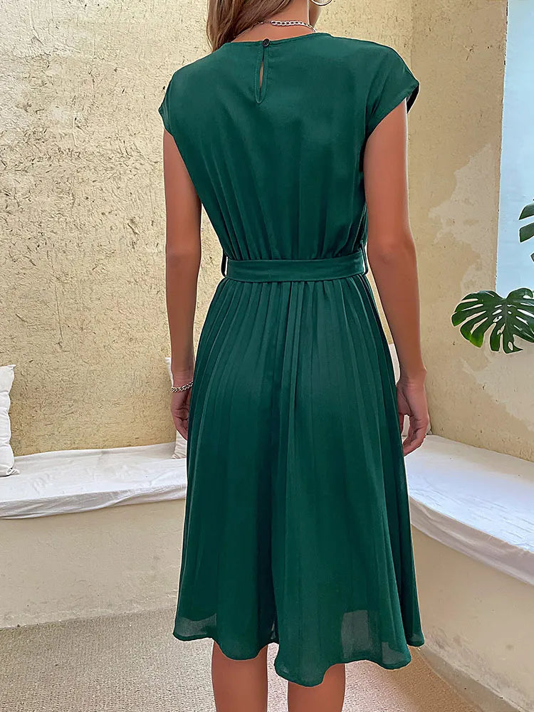 Ciara | Robe mini plissée à manches courtes