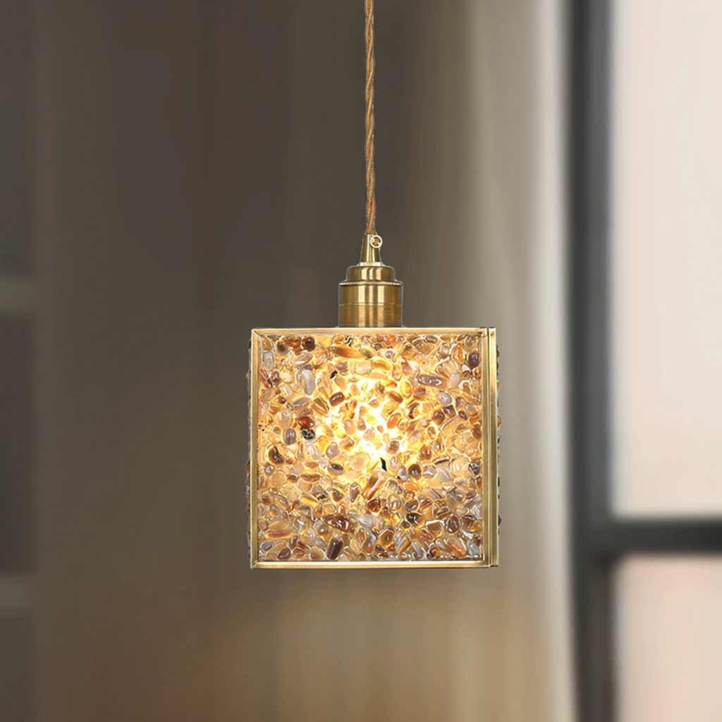Suspension lumineuse colorée en laiton avec cristaux en forme de cube carré