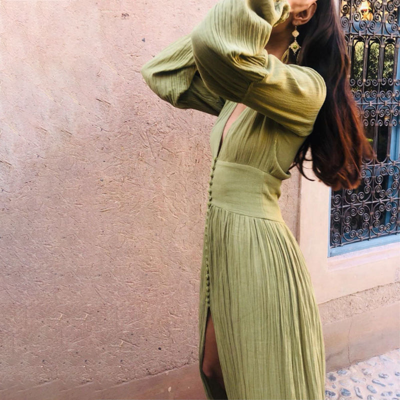 Nevaeh | Robe décontractée avec décolleté en V, jupe longue et plis à la taille pour femmes