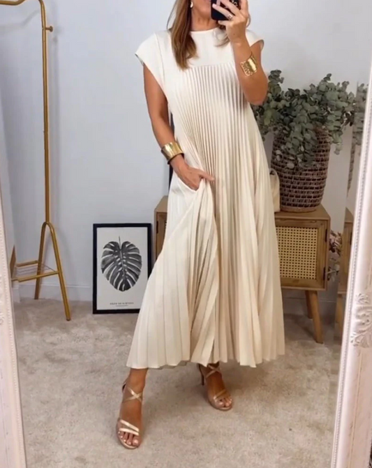 Rictoria | Solid Pleated Sleeveless Dress