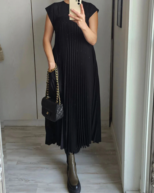 Rictoria | Solid Pleated Sleeveless Dress