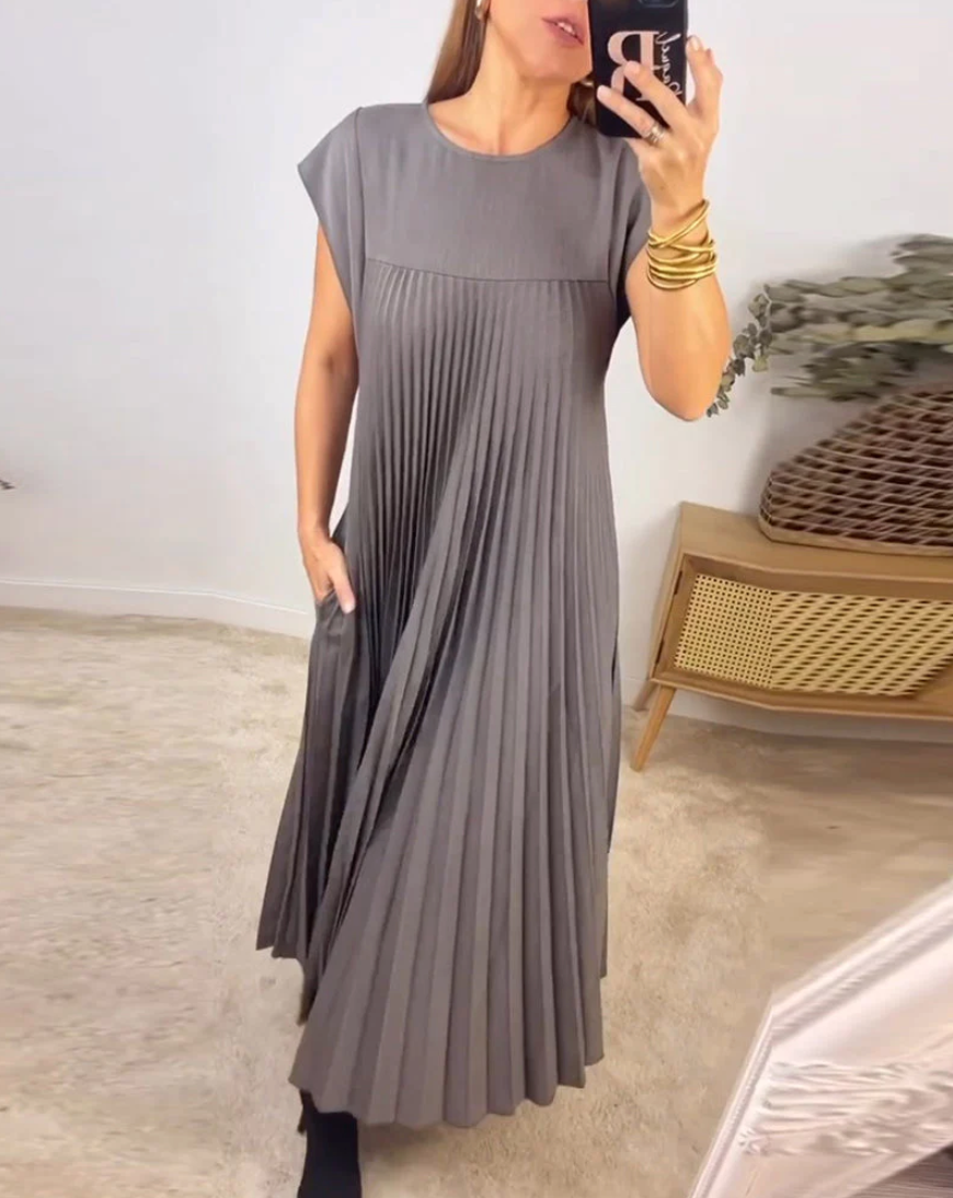 Rictoria | Solid Pleated Sleeveless Dress