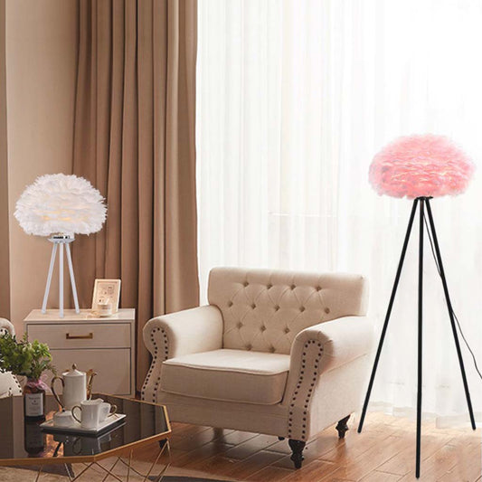 Ensemble de lampes sur pied et de lampes de table avec abat-jours en plumes d'oie, blanc/rose