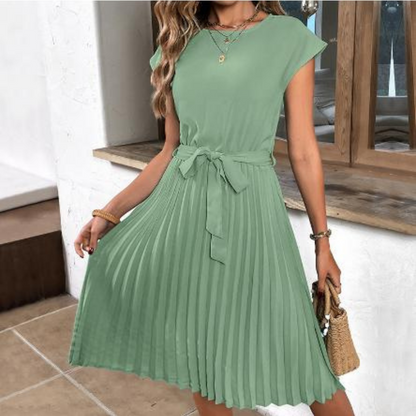 Ciara | Robe mini plissée à manches courtes