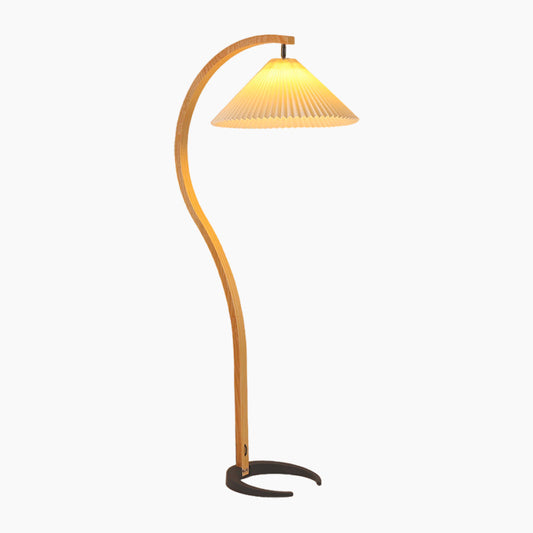 Lampadaire moderne courbé avec abat-jour plissé, bois et fer