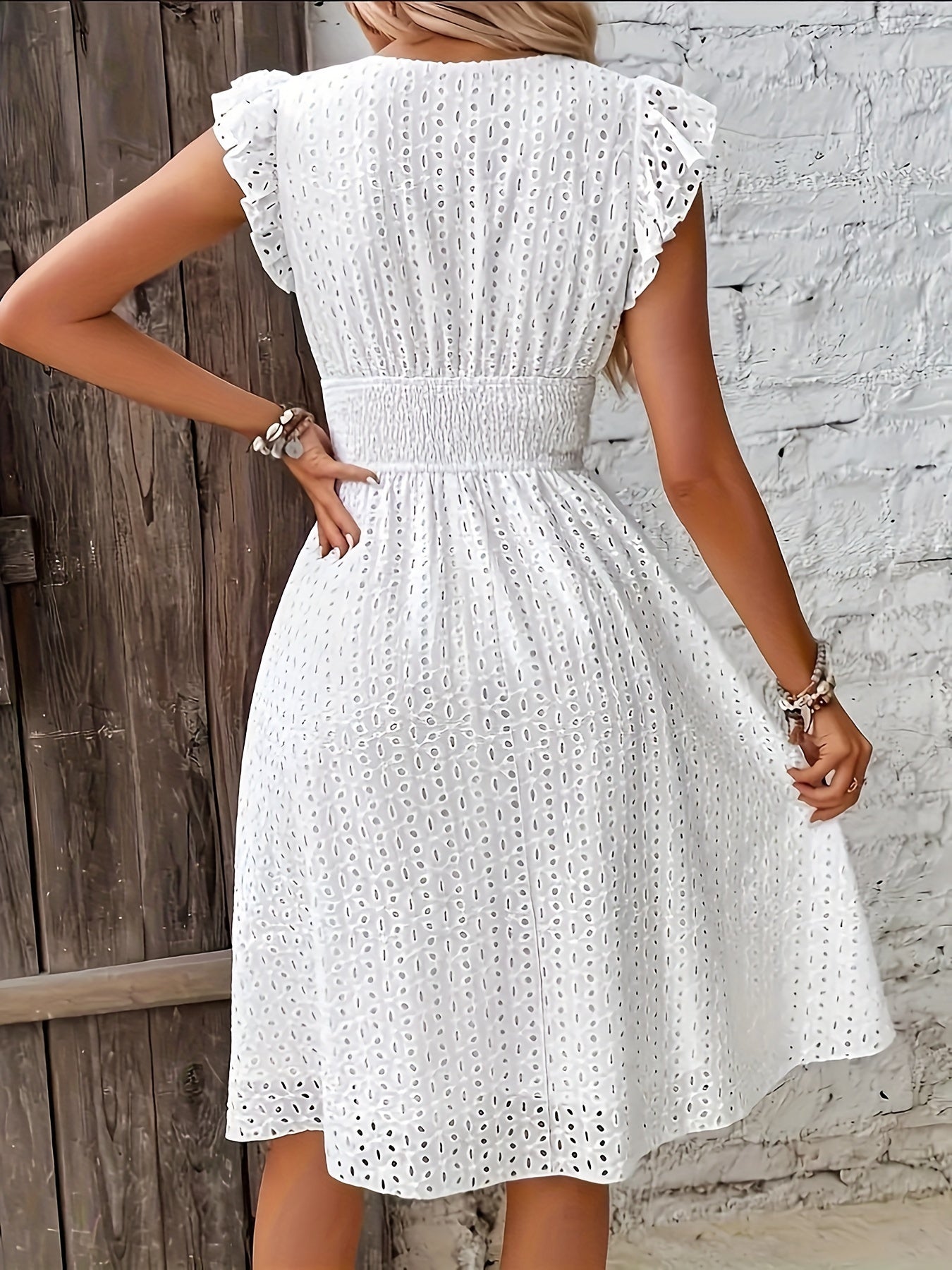 Thalya | Robe à décolleté croisé et œillets en A